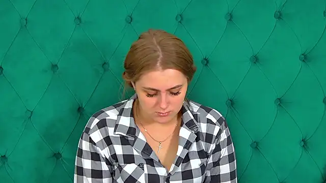 EllaBells Show in webcam