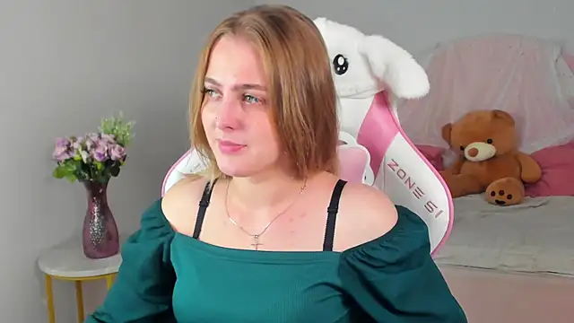 EllaBells' Webcam Show
