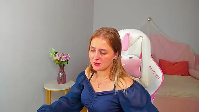 Pokazy przed kamerką – EllaBells