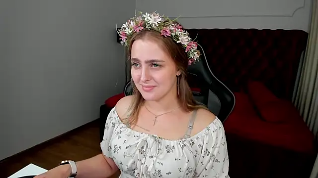 EllaBells Show in webcam
