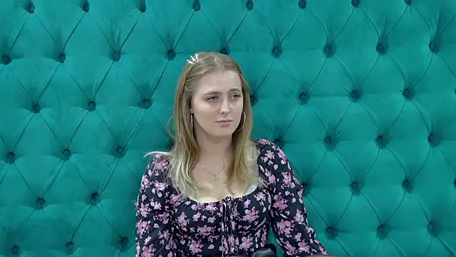 EllaBells' Live XXX Chat