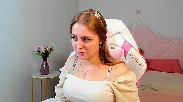EllaBells live XXX chat