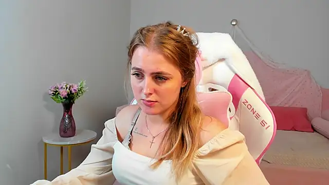 XXX chat uživo modela EllaBells