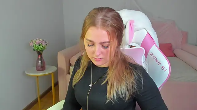 EllaBells' Live XXX Chat