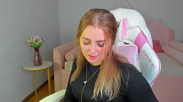 EllaBells' Webcam Show