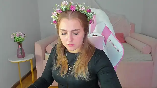 EllaBells Show in webcam