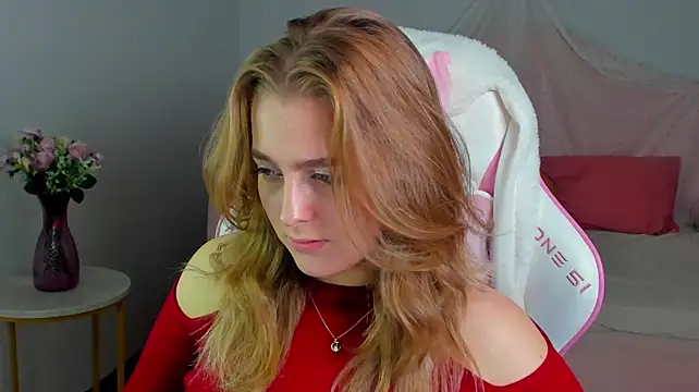EllaBells' Webcam Show