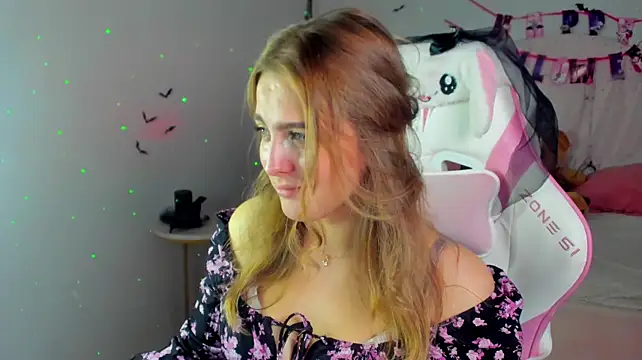 Chatroom XXX en direct de EllaBells