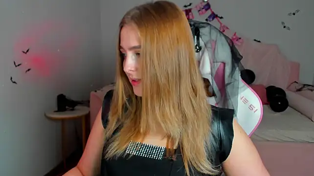 EllaBells Adlı Modelin Canlı XXX Sohbeti