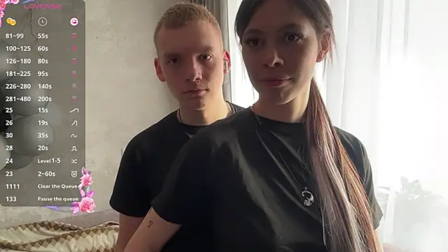 Show modela TuZezima na web-kameri