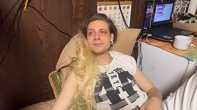 bambi_boi18 Show in webcam
