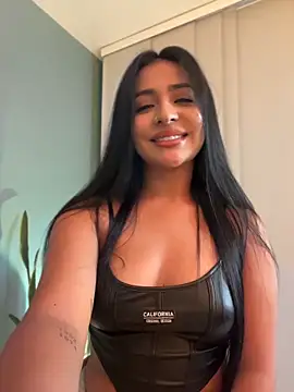 Mariam_Cole élő XXX-chatje