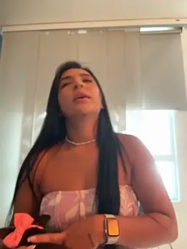Mariam_Cole Adlı Modelin Canlı XXX Sohbeti