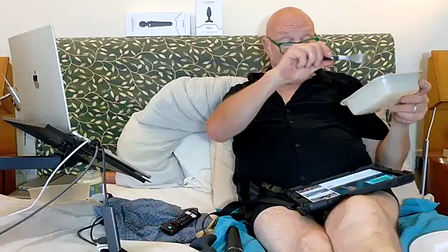 Pokazy przed kamerką – KinkCentral