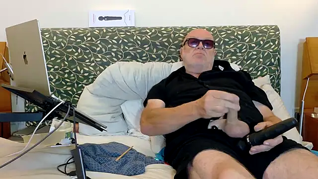 Pokazy przed kamerką – KinkCentral
