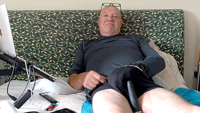 Pokazy przed kamerką – KinkCentral