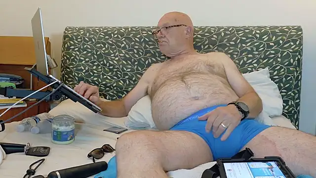 Pokazy przed kamerką – KinkCentral