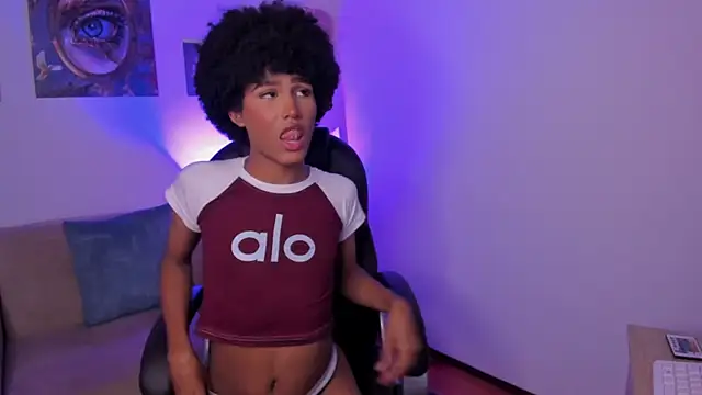 NaomiSaenz_ élő XXX-chatje