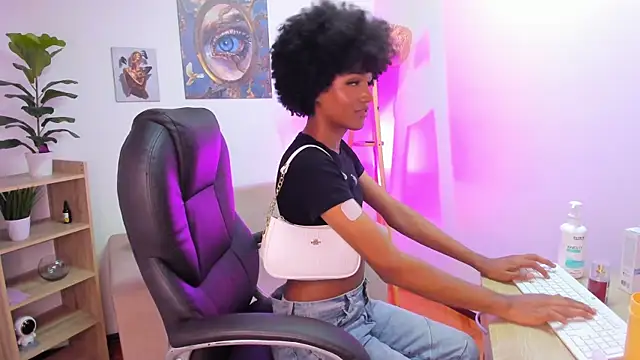 NaomiSaenz_ webkamerás műsora