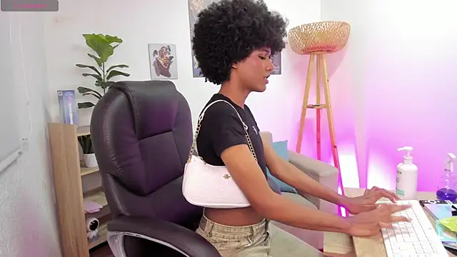 NaomiSaenz_ Шоу с уебкамера
