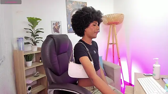 NaomiSaenz_'s Webcam Show