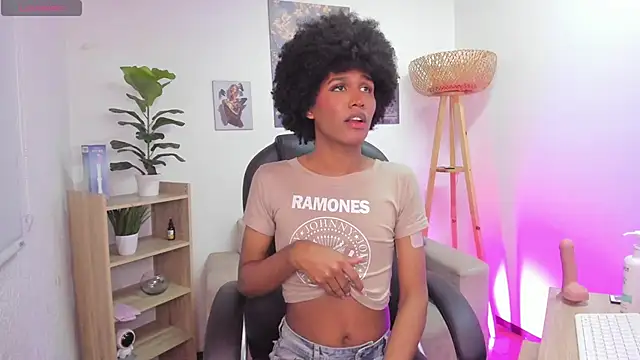NaomiSaenz_'s Webcam Show