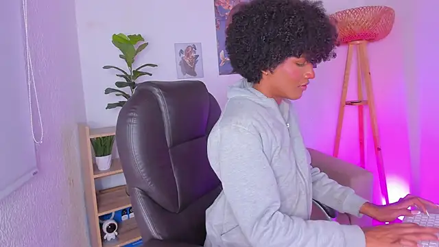 NaomiSaenz_'s Webcam Show