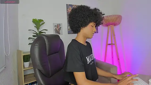 NaomiSaenz_ Шоу с уебкамера