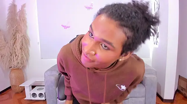 NaomiSaenz_ Pertunjukan Webcam