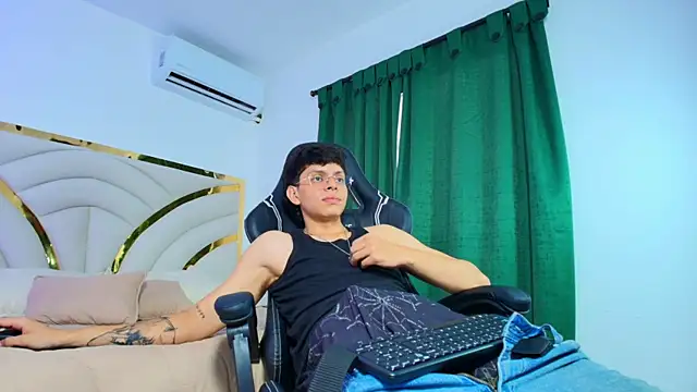 Chat XXX ao vivo de Milo_Storm