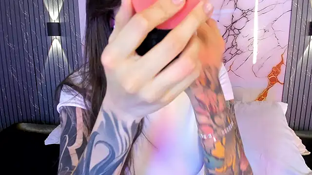 AlexxNoir Adlı Modelin Canlı XXX Sohbeti