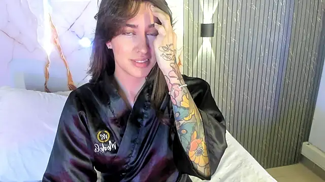 AlexxNoir Adlı Modelin Canlı XXX Sohbeti