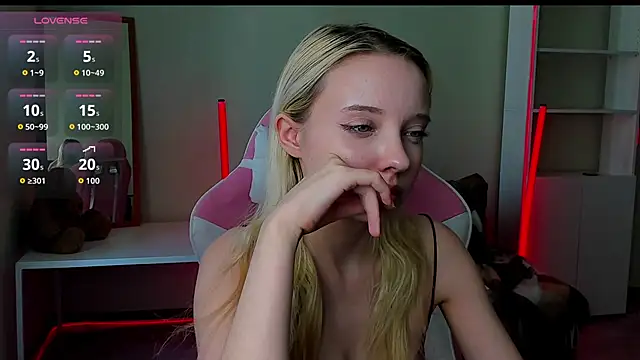 _CloudNine_'s Live XXX Chat