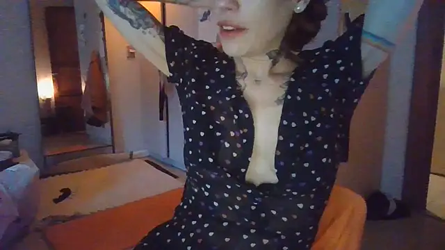 XXX chat uživo modela simechasi