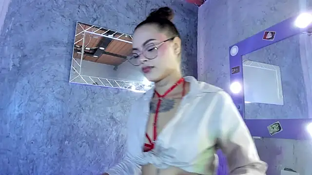 Chat XXX en directo de Caroline420_