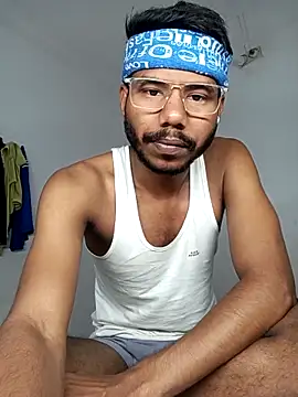Robin681 Show in webcam