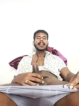 Robin681 Show in webcam
