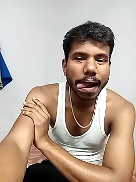 Robin681 Show in webcam
