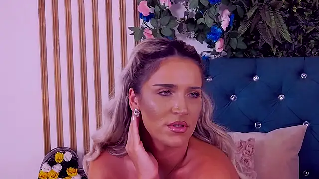 CherryMuse_ Adlı Modelin Canlı XXX Sohbeti