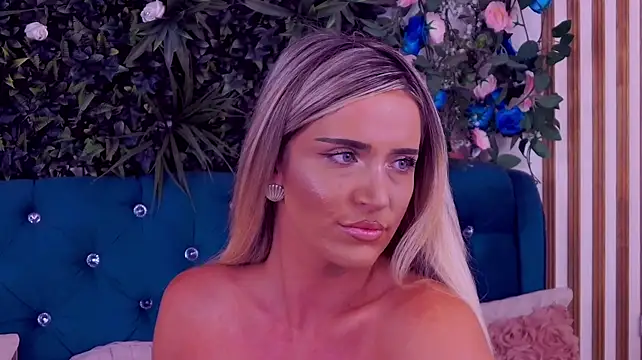 Онлайн чат XXX CherryMuse_