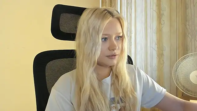 MidnightPoise's Webcam Show