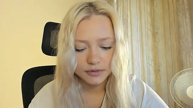 MidnightPoise's Live XXX Chat