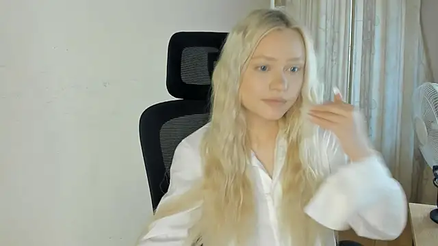 MidnightPoise's Live XXX Chat