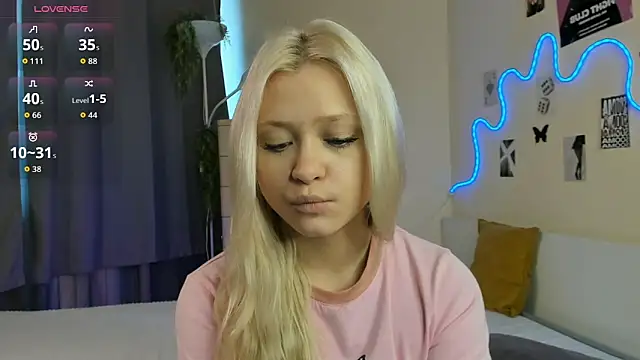 MidnightPoise's Live XXX Chat