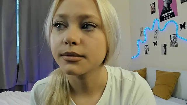 MidnightPoise's Live XXX Chat