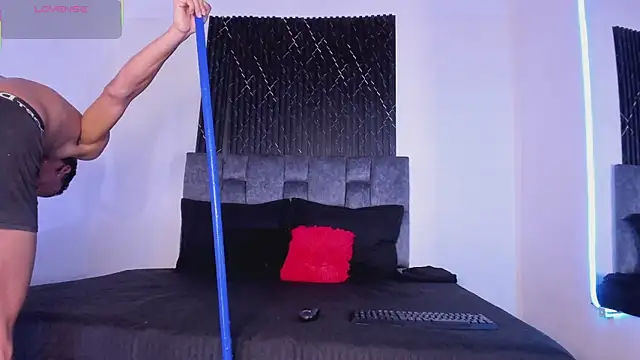 ThiagoSexy005 网络视讯表演