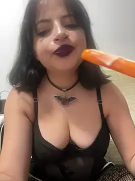 Noire_Mistress Adlı Modelin Canlı XXX Sohbeti