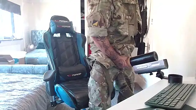 Naughty-man-in-uniform Webcam-Show