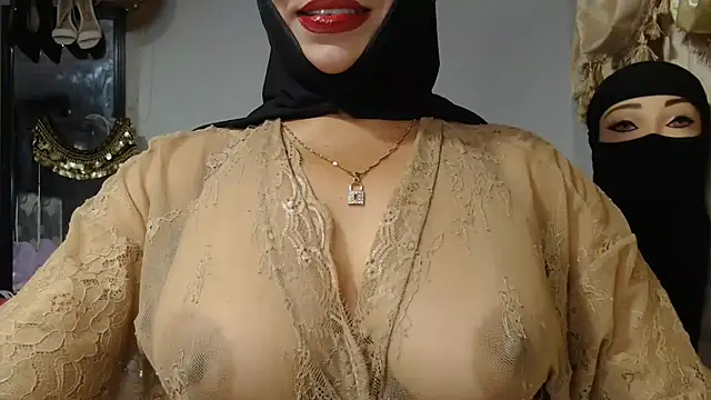 nadia__abaud Show in webcam