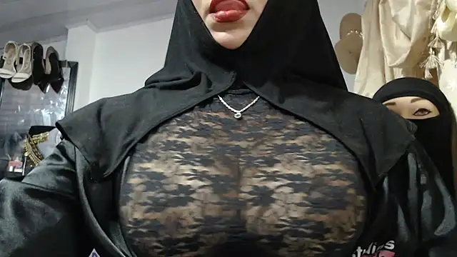 nadia__abaud Show in webcam